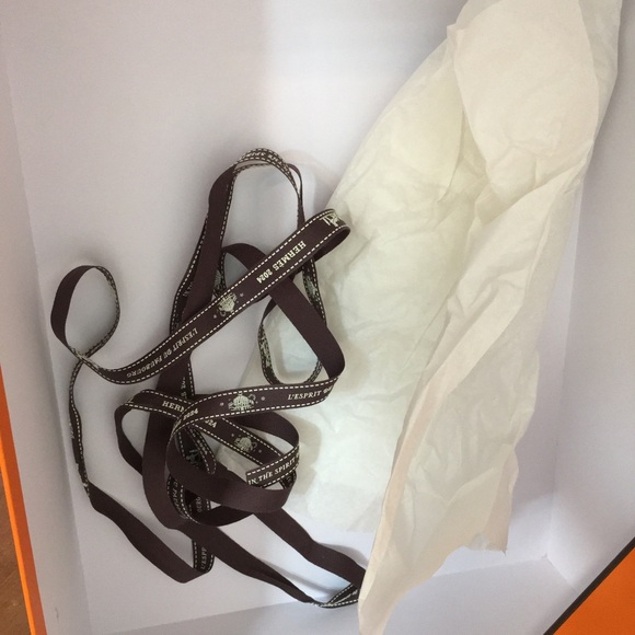 Hermes Brand New Empty Box for Tote Bag or Shoe. Dimensions 14x11x5 - Picture 10 of 14